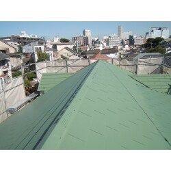断熱材付き屋根材上張りで屋根がきれいに蘇りました！