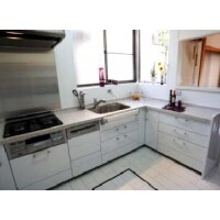 白を基調とした清潔感あふれるキッチンに!