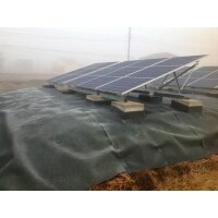 雑草対策には防草シート!発電量低下を防ぎます