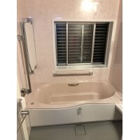 お手入れ簡単!年中快適!淡いピンクが華やかなバスルームへ