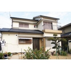 外装の全面的改修工事を行いました。もちろん景観だけではなく、機能性も向上させました。お施主さんご夫妻が、終の棲家としてこの先メンテナンスを必要としない、安心して暮らせるものに仕上げました。