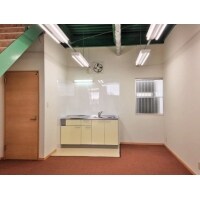 ビル1階のガレージ部分を福祉施設に改装する