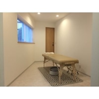 清潔感とリラックスムードの整体院の内装リフォーム