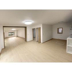 奥の和室を洋室に改修して広いLDKになりました。