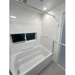 浴室を洗面所側に広げました。足を伸ばせてリラックス出来る癒しのバスルームになりました。