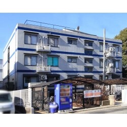 ＲＣ造4階建の共同住宅の外観です。コンクリートの上にクリヤー塗装をして、アクセントにブルーのラインを入れました。