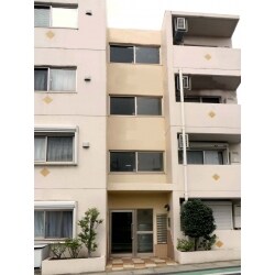 築16年のＲＣ壁構造4階建ワンルームマンションの外壁塗装、玄関廻り、内部廊下の改修工事をしました。