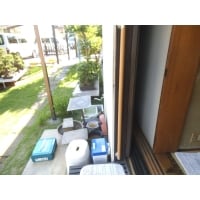 普段出入りの多い居間から庭へのサッシ横に手摺を取り付け快適