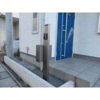 手入れの面倒な花壇をスッキリ