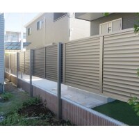 隣地の境界にアルミ目隠しルーバーフェンスを設置しました。