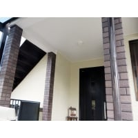 2世帯住宅の2階玄関ポーチの床を撤去、全面改修しました。