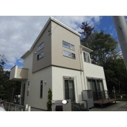 外壁塗装：日本ペイント「ダイヤモンドコート」
屋根塗装：日本ペイント「サーモアイ」