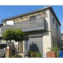 外壁塗装：日本ペイント「ダイヤモンドコート」　
屋根カバー工法（エアースカイルーフ）