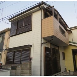 外壁塗装：日本ペイント「ダイヤモンドコート」　
屋根カバー工法（エアースカイルーフ）