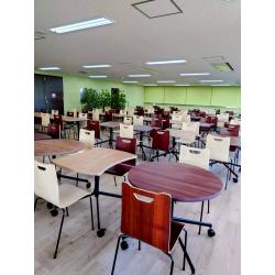 食堂改修工事をさせていただきました。
明るくナチュラルな食堂に生まれ変わりました。