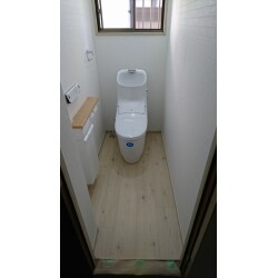 明るく清潔感のあるトイレ空間に仕上げました。　
最新設備でトイレに行くのが楽しくなります！