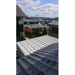 錆びて劣化していた屋根の塗り替えをしました。