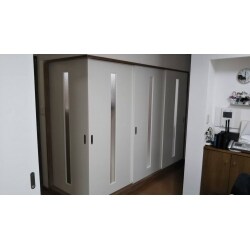 和風から洋風へ。
襖を洋風の引戸に交換し、リビングとの統一感も生まれました