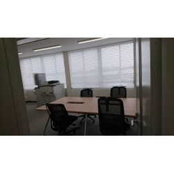 事務所改修工事を承りました。
全面改修、応接家具セット、ブラインド設置までさせていただきました。