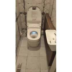 トイレ交換と手洗いカウンターの取付工事をさせていただきました。