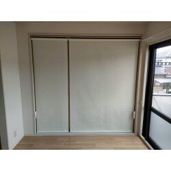 押入の襖をロールスクリーンへ交換いたしました