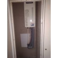 壁貫通型ふろ給湯器を壁掛型に交換