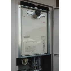 PS扉内設置前方排気型ふろ給湯暖房熱源機の交換です