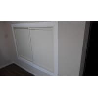 リビングの間仕切り壁に窓を取付ける