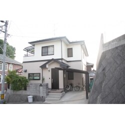 新築時から15年ほど経ち、劣化が見られてきたので屋根と外壁の塗装を行いました。