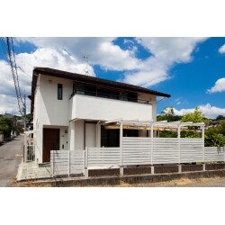 構造は伝統的な木造軸組工法で、広島県産材を使用した長期優良住宅です。