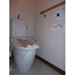 トイレ内にも結露対策。もちろんトイレも節水型リフォーム