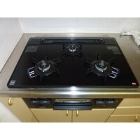 掃除のしやすい広々としたガスコンロ。