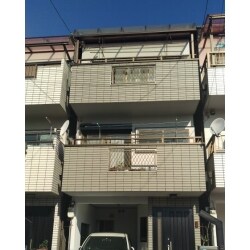 正面の壁は断熱塗料GAINAを使用しました。
