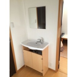 戸建ての２階に新しく洗面台を設置しました。