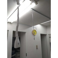 病院のリフォームとなると一般的な住宅とは違い専門的な知識が必要となります。
今回は、手術室とレントゲン室に電源の増設、手術台の上部に点滴レールの新設、さらにスタッフルームの改善リフォームを施工させていただきました。動物病院のスタッフ様やお客様にとってよりよい空間になれば幸いです。