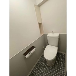 トイレは、LIXIL「アメージュZ」に交換いたしました。
浴室は、LIXIL「リノビオVシリーズ」のユニットバスに交換いたしました。
洗面化粧台は、INAX「ピアラ」に交換いたしました。