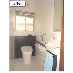 ■施工後　普段はご家族が使用されるトイレ。手すりをつけて立ち上がりが楽になりました。