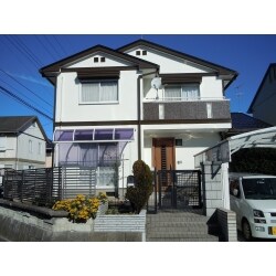 白を基調に、バルコニーの石目調をアクセントに！