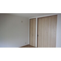 施工後洋室にさせて頂きｸﾛｰｾﾞｯﾄ扉をつけさせていただきました。