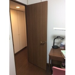 取っ手や蝶番は再利用しました。
