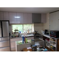 クリンレディで収納力を上げ、キッチンは小さくしても家電調理器具は使い易い位置に配置しました。