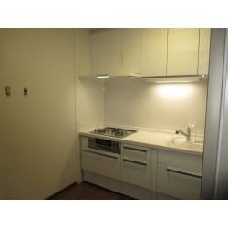 画面左側が、既存L型キッチンのガス台スペースでした。I型のキッチンに変更し、作業スペースを広くとることが出来ました。