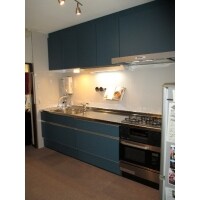 色(扉・照明)のこだわりキッチン