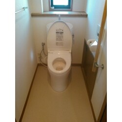 半日でトイレが大変身！　お手軽トイレ＋トイレ内装 リフォーム
