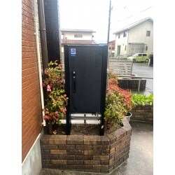 収納力のあるポストで郵便物も取り出しやすく