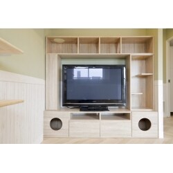 中古マンションのリノベーションを行いました。
キャットウォークや爪とぎ、猫ドアなどを取り付けることで、ご愛猫と暮らしやすい空間となりました。