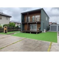 人工芝で手入れもしやすく1年中緑のお庭に!!