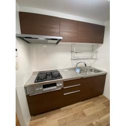 高齢の親御様が安心して過ごせるよう、水まわりを中心としたリフォームをお任せいただきました。
トータルコストを総合的に判断し、使い勝手の良さとご予算のバランスを両立したプランをご提案しました。お客様にもご納得いただき、限られた予算の中でも最大限の満足度を感じていただけるリフォームとなりました。