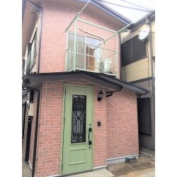 古い一軒の共同住宅を、家族で住める家へリフォーム！