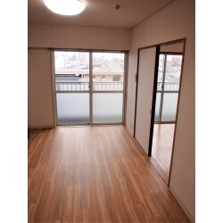 築３０年以上の中古マンションの全面リフォームです。全室、クロス、フローリング貼替。水廻りもすべて交換させていただきました。
